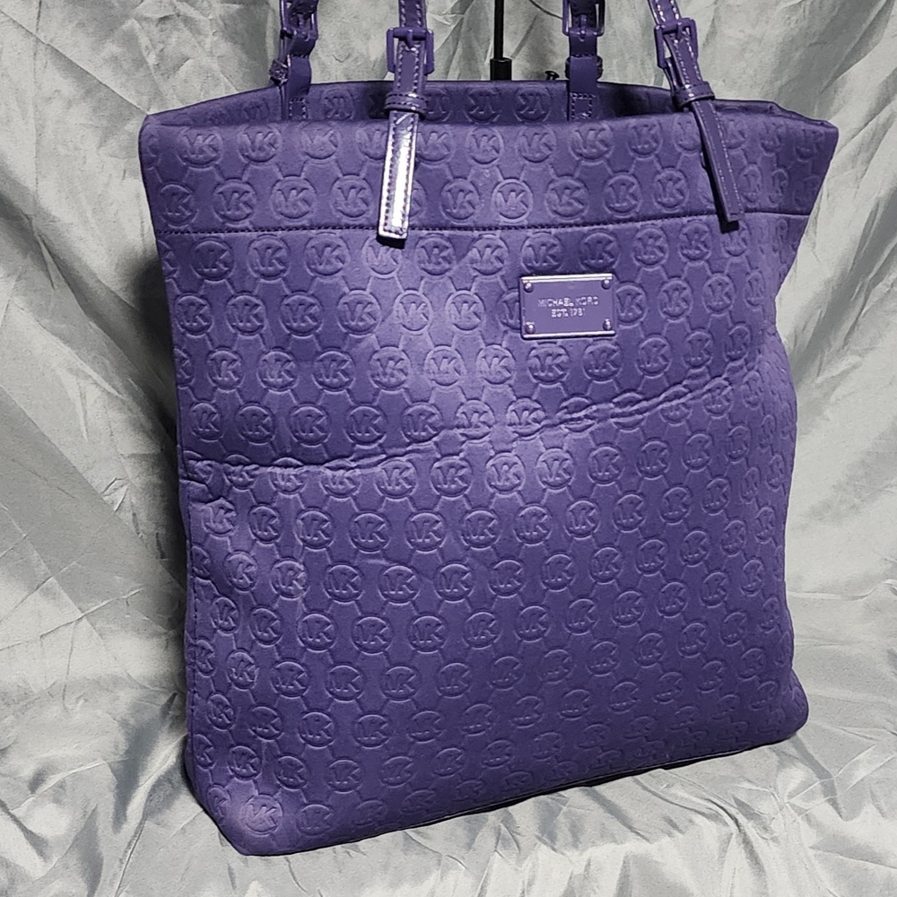 Michael Kors Signature Logo Embossed Neoprene Large Purple Tote Shoulderbag